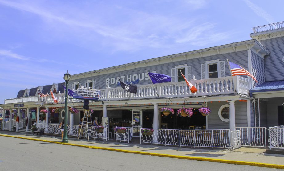 put in bay boathouse bar and grill